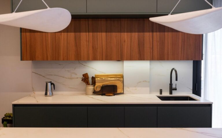 Cocina contemporánea: materialidad, integración y diseño a medida