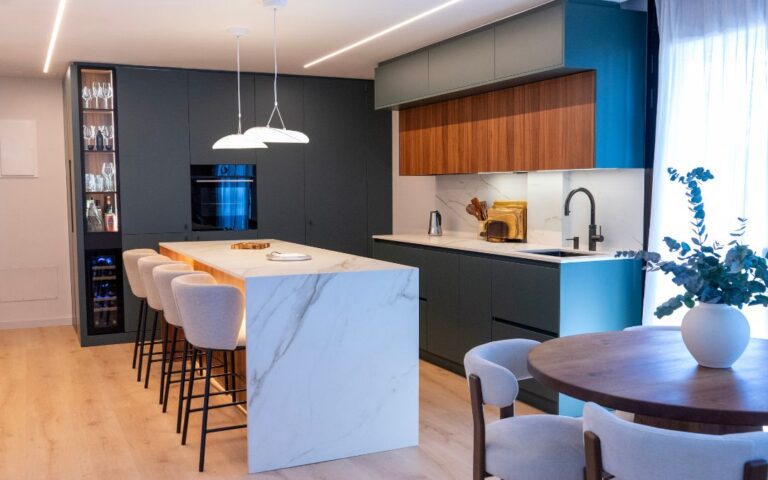 Cocina contemporánea: materialidad, integración y diseño a medida